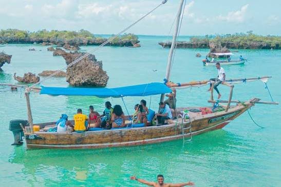Safari Blue Shared Boat Tour with Private Transfer - thumbnail 3
