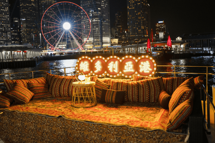 Hong Kong Victoria Harbour Night Cruise: Luxury Dreamer (Unlimited Snacks & Drinks + Professional Photography + Live Tour Ambassador) - thumbnail 3